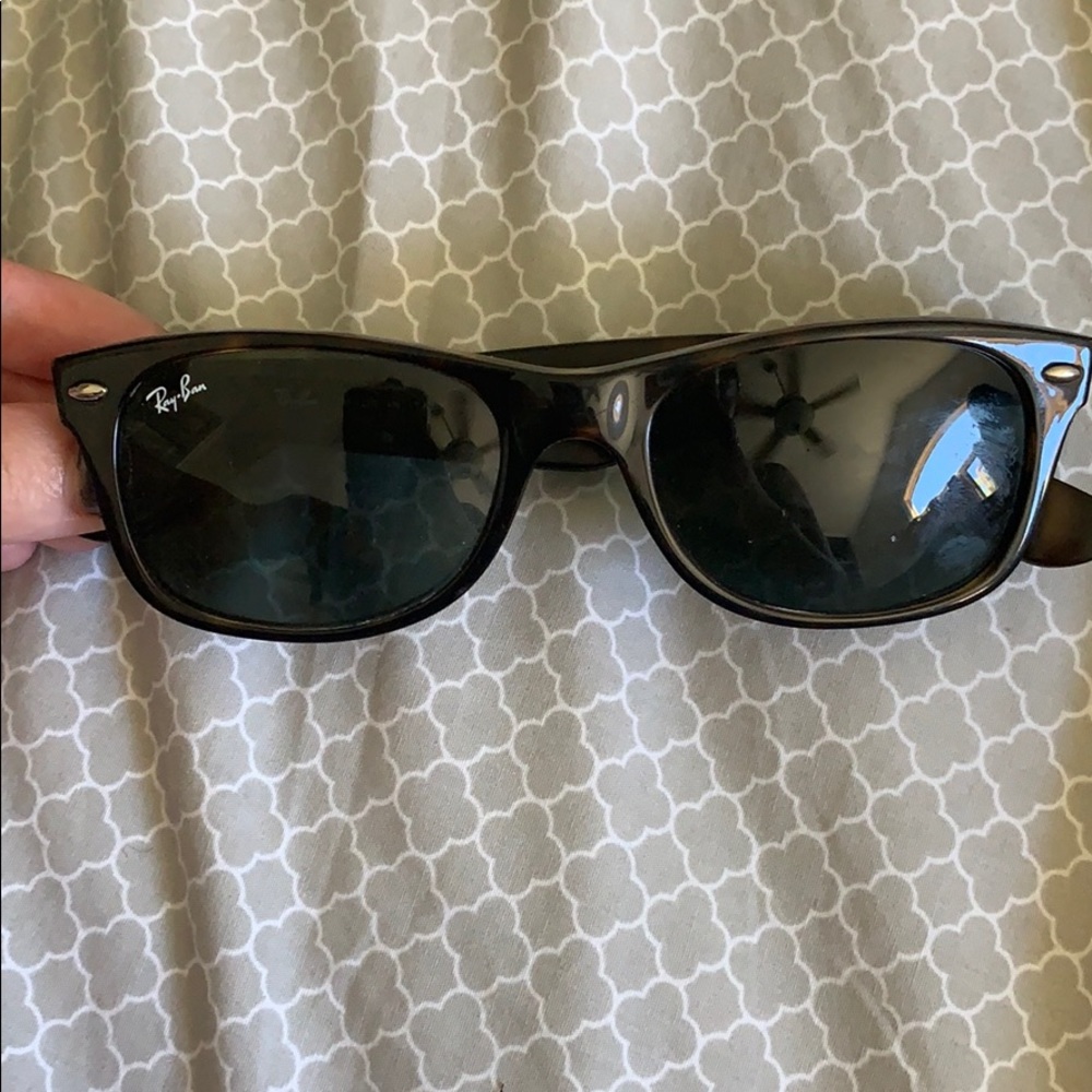 Tortoise ray ban wayfarers